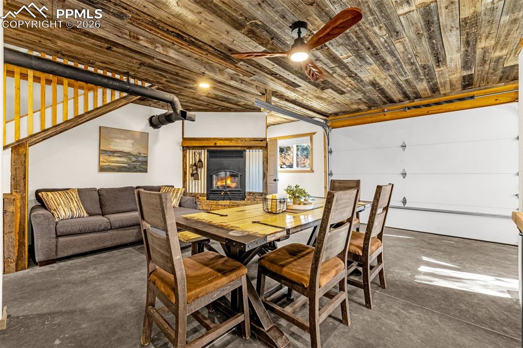 Image 20 of 42: Dining Area