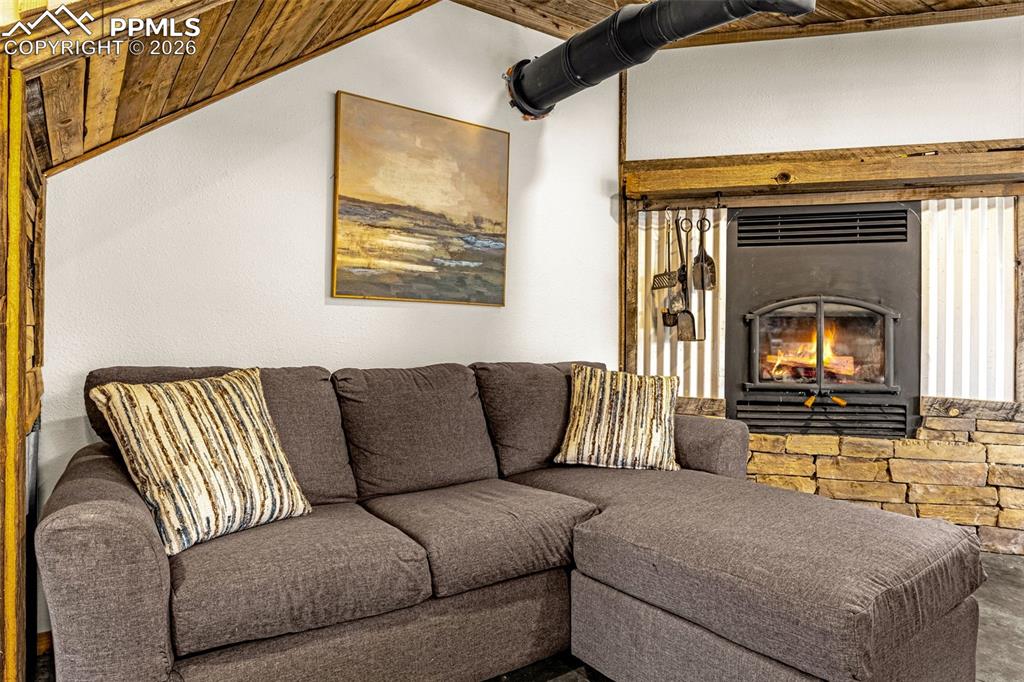 Image 23 of 42: Living Room