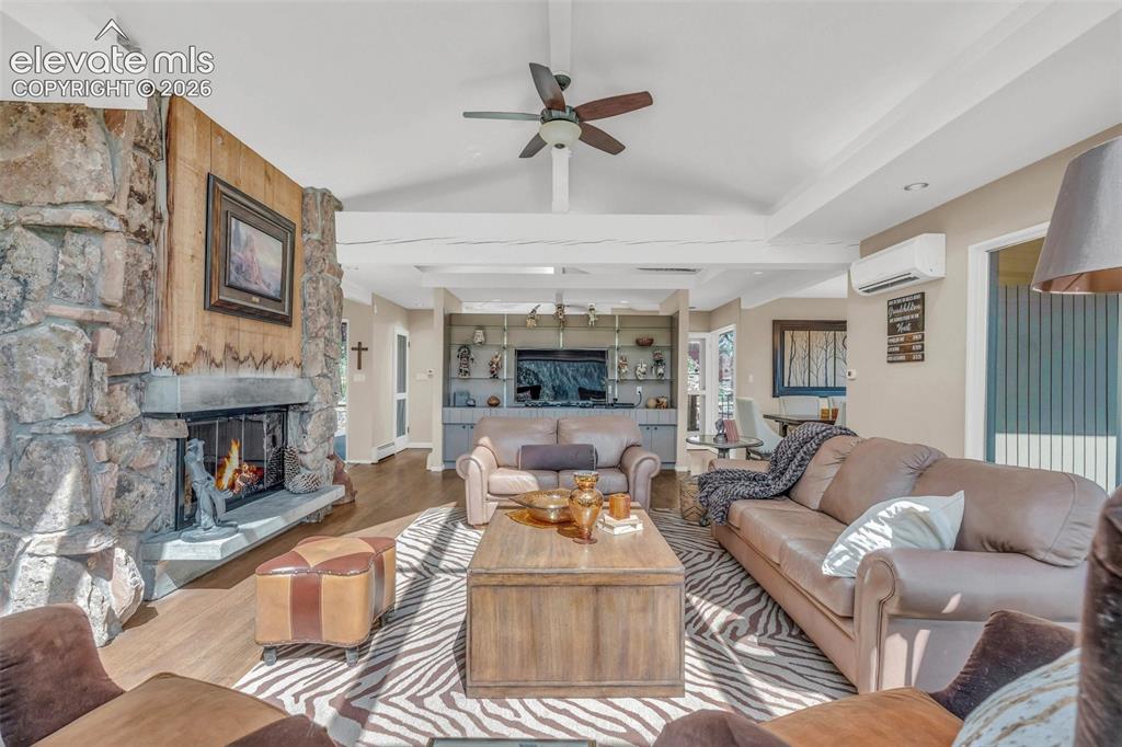 Image 9 of 50: Living Room