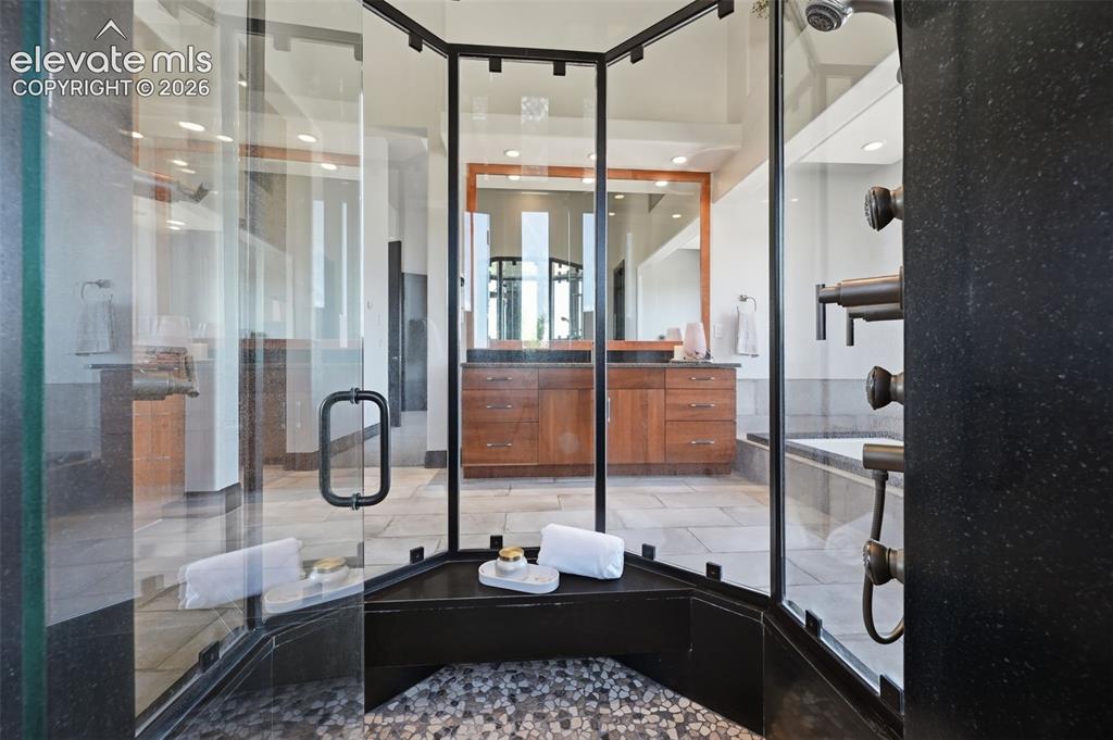 Image 26 of 48: Steam shower in the master bath!