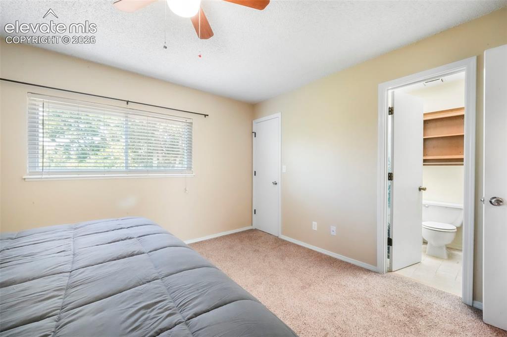 Image 19 of 50: Bedroom