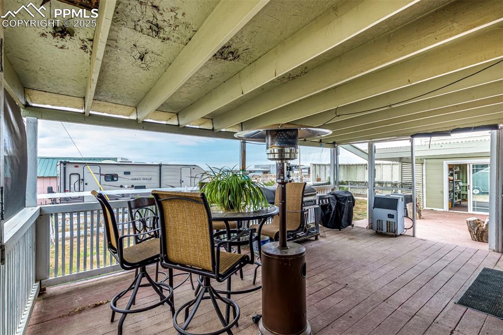 Image 29 of 41: Deck