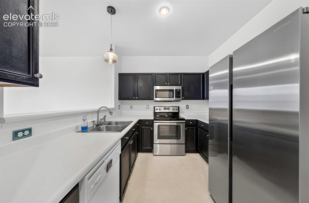 Image 15 of 35: Kitchen