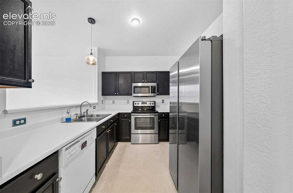 Image 16 of 35: Kitchen