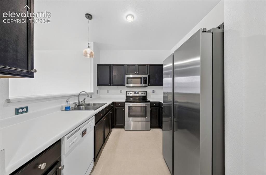 Image 18 of 35: Kitchen