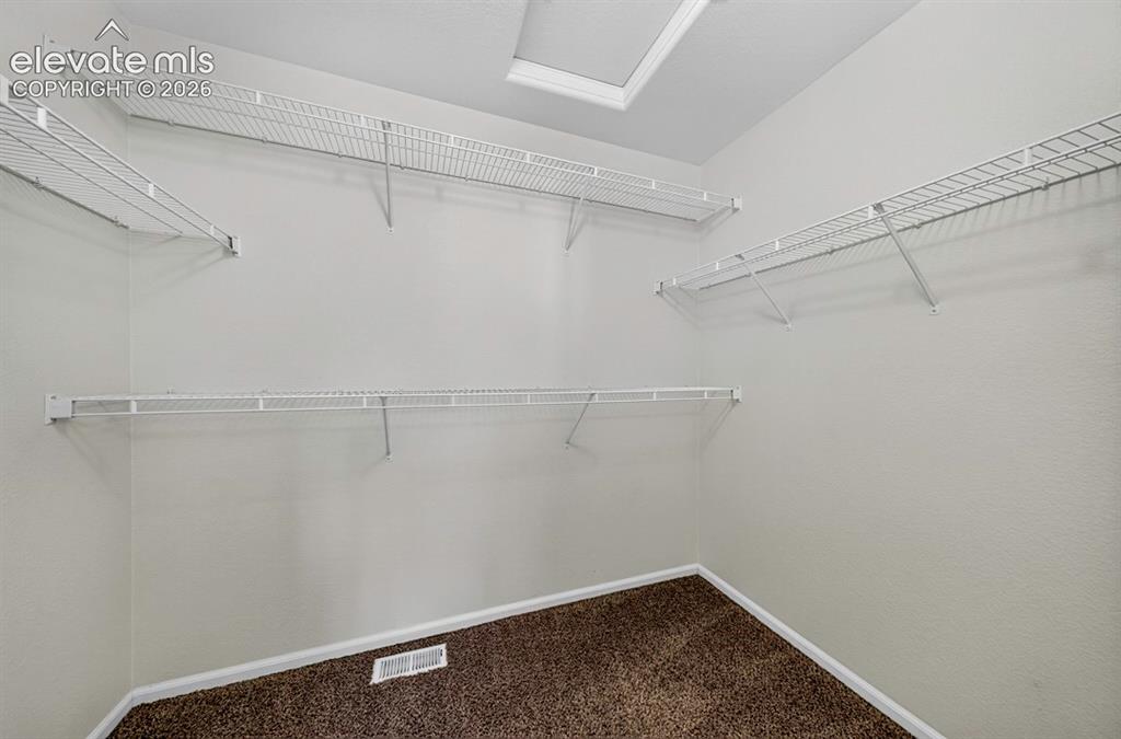 Image 31 of 35: Closet