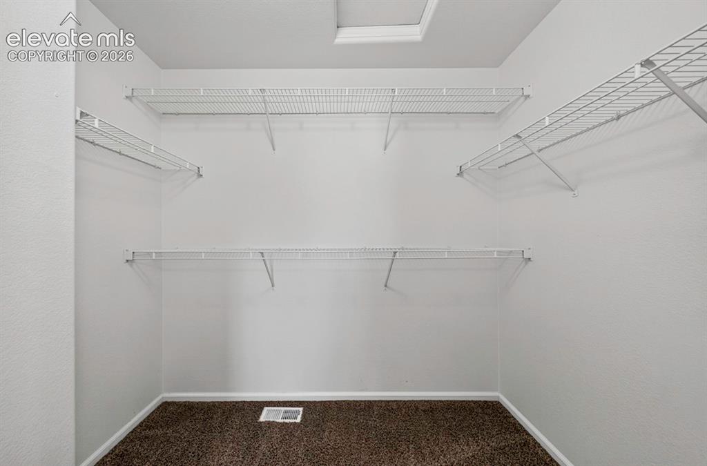 Image 32 of 35: Closet