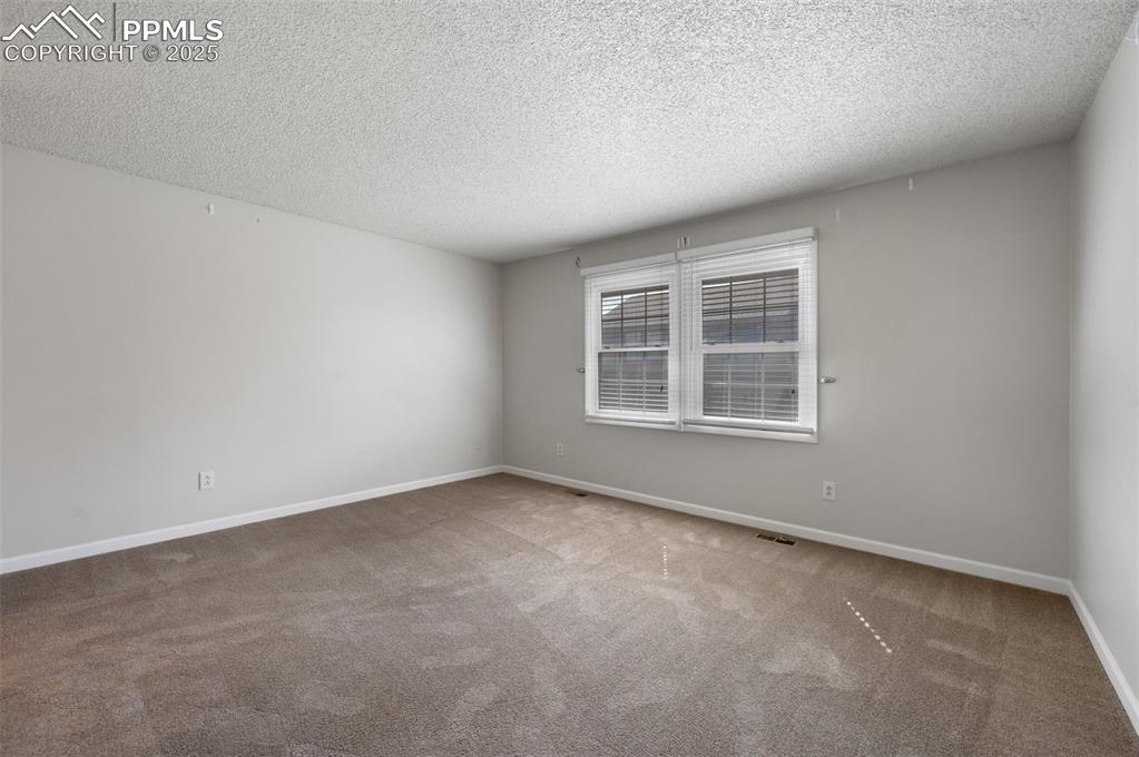 Image 18 of 39: Sunny Loft area
