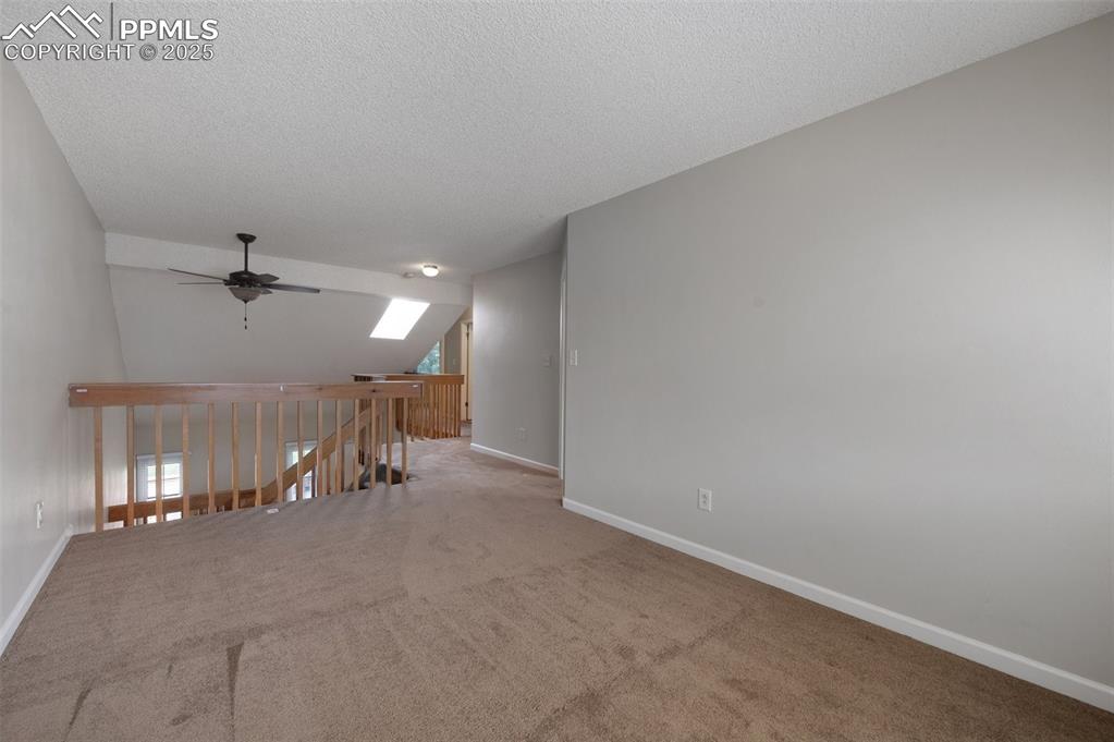 Image 19 of 39: Spacious and sunny loft