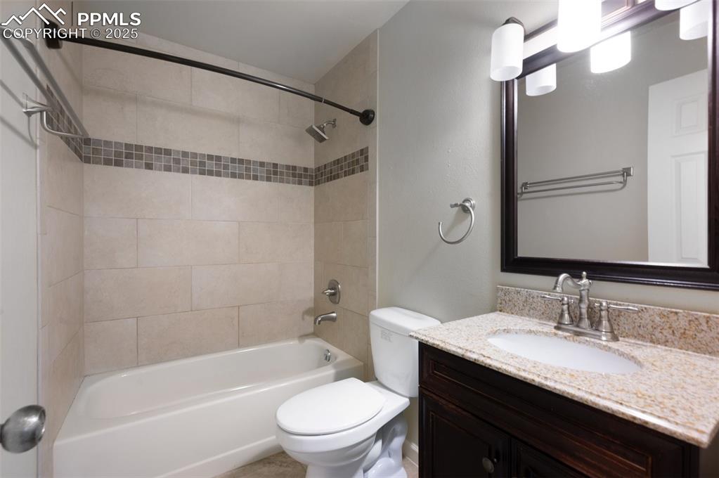 Image 22 of 39: Full bath upper level