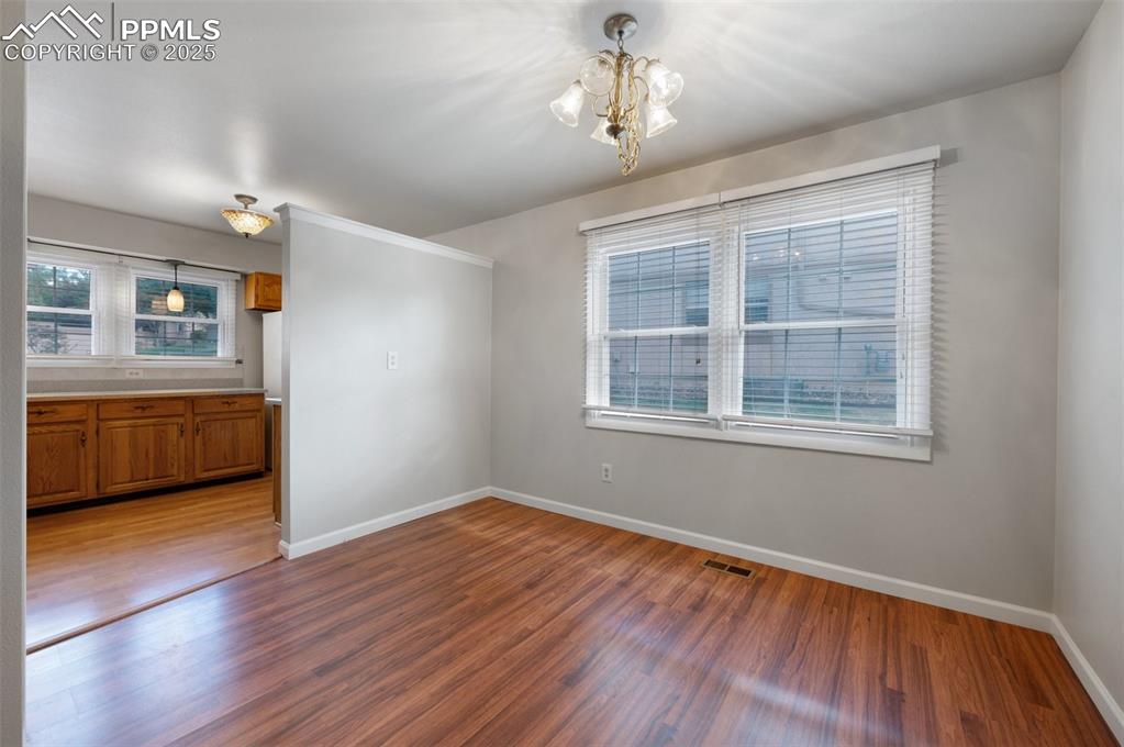 Image 7 of 39: Cheerful dining area