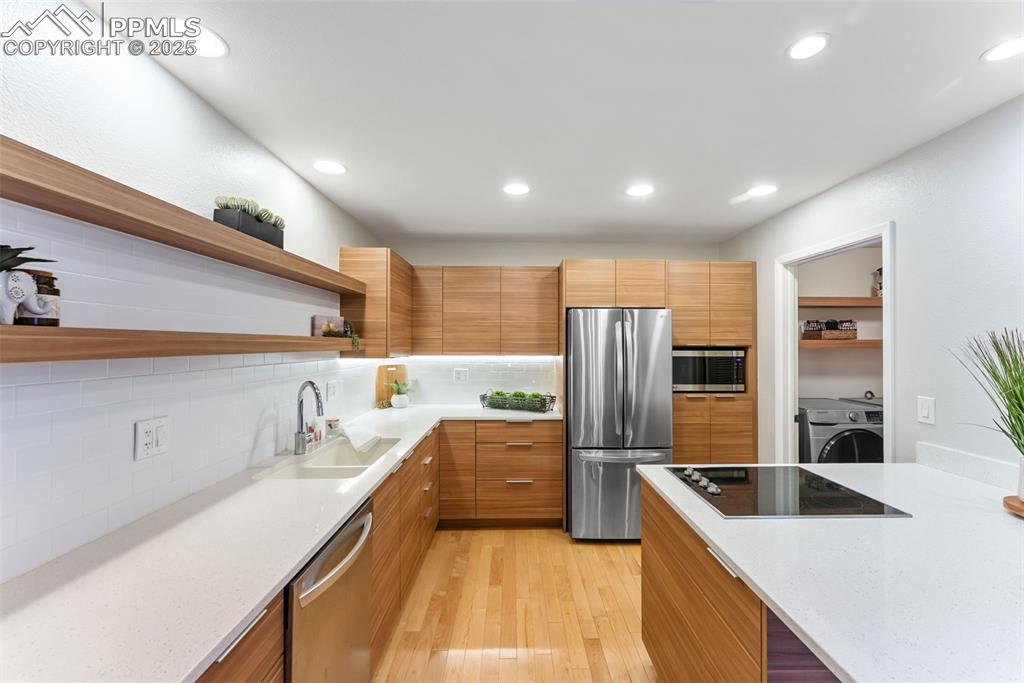 Image 15 of 37: Kitchen