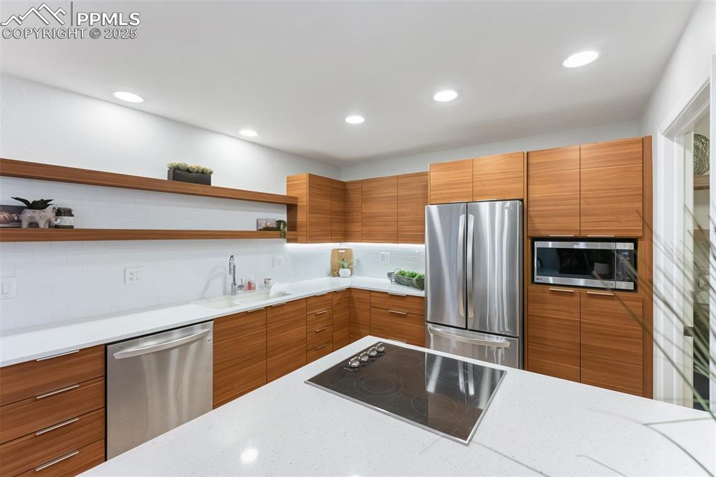 Image 16 of 37: Kitchen