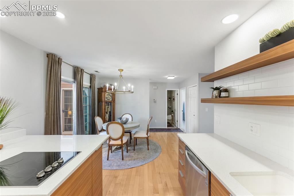 Image 18 of 37: Kitchen