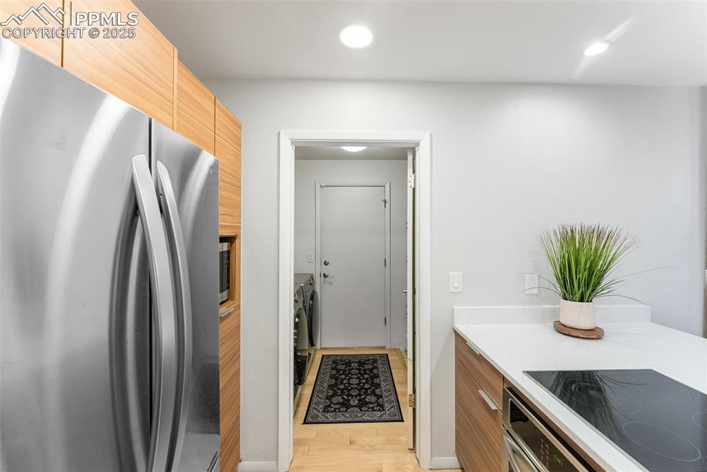 Image 19 of 37: Kitchen