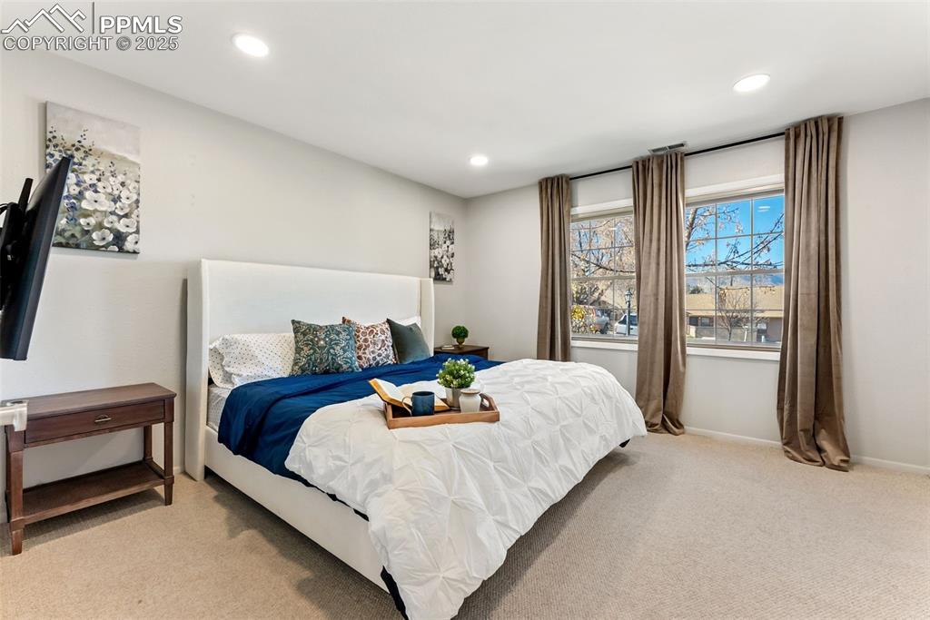 Image 21 of 37: Bedroom