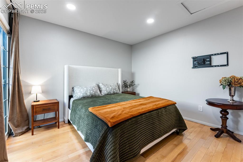 Image 25 of 37: Bedroom