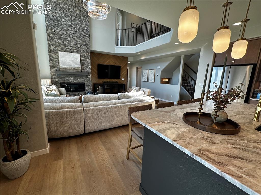 Image 3 of 4: Living Room