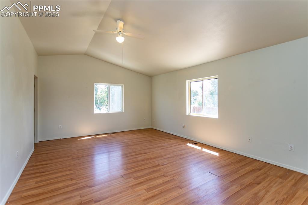 Image 17 of 50: Living Room