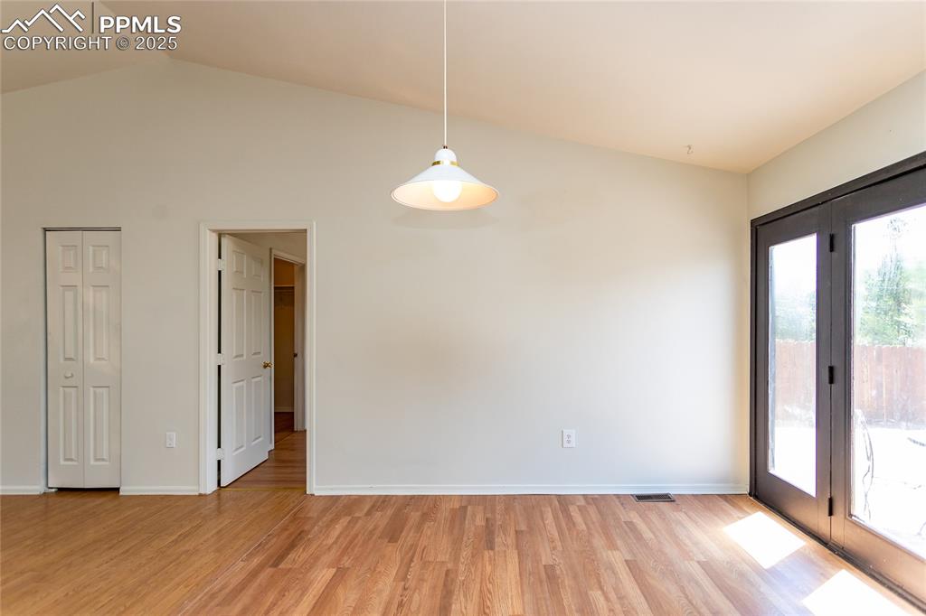 Image 18 of 50: Living Room