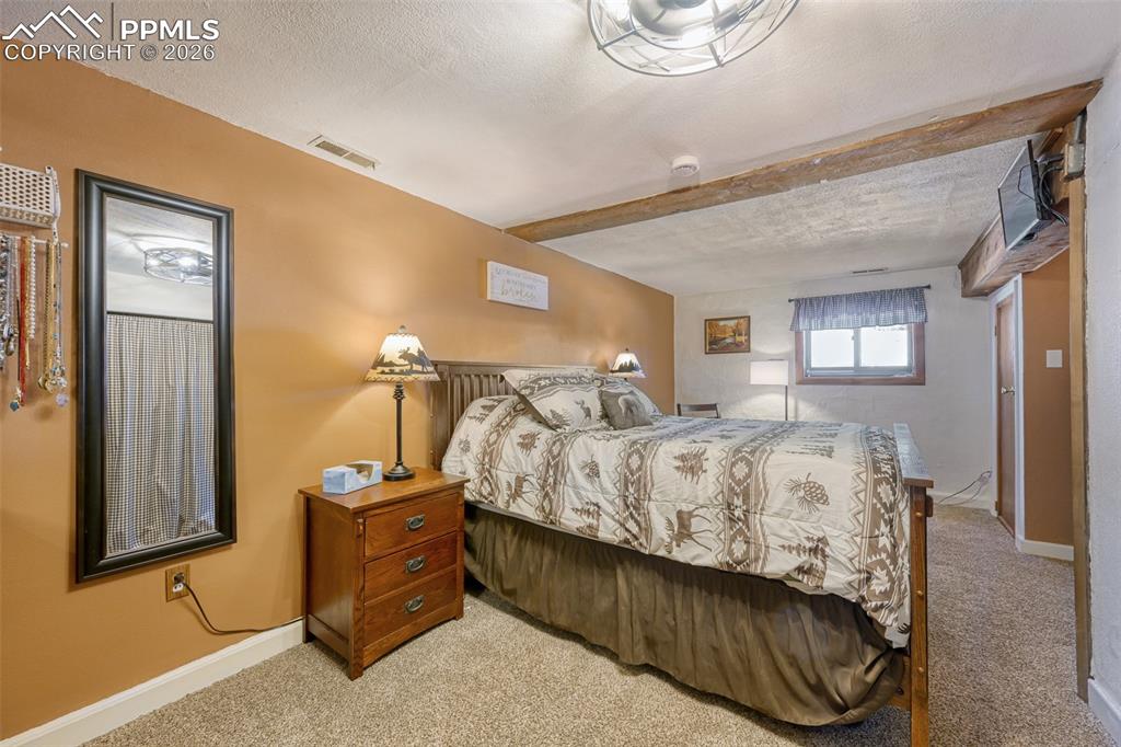 Image 18 of 28: Bedroom