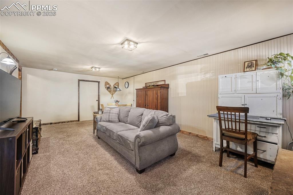 Image 21 of 28: Living Room