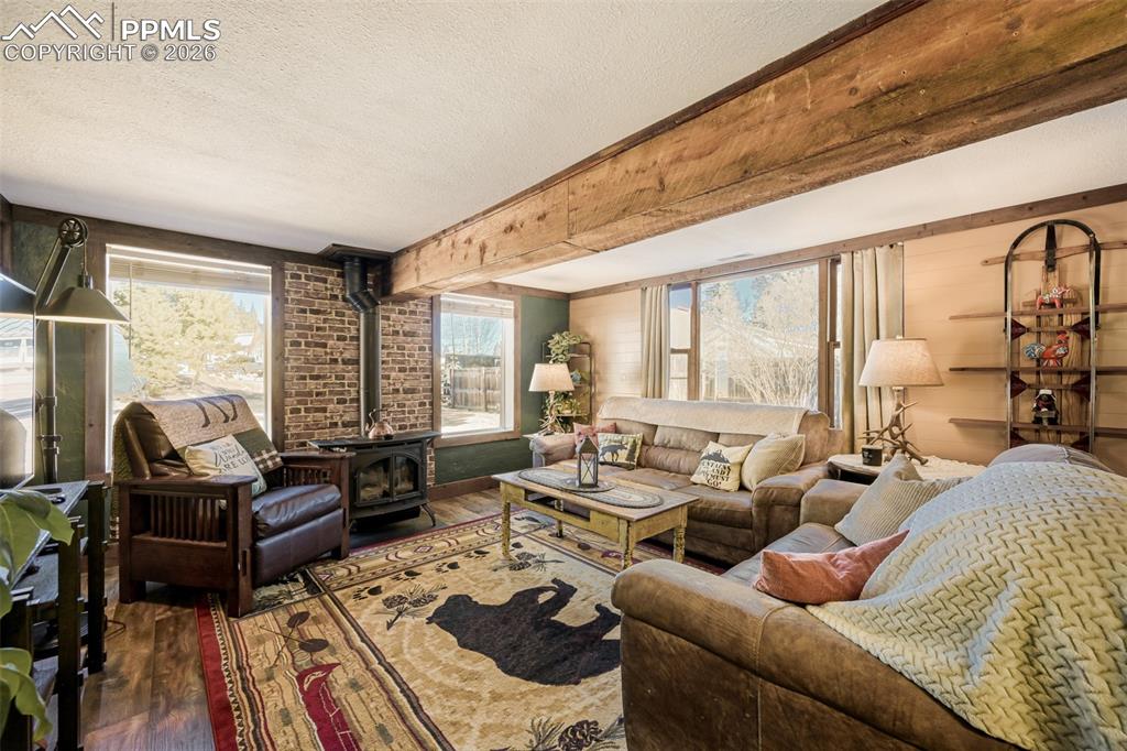 Image 7 of 28: Living Room