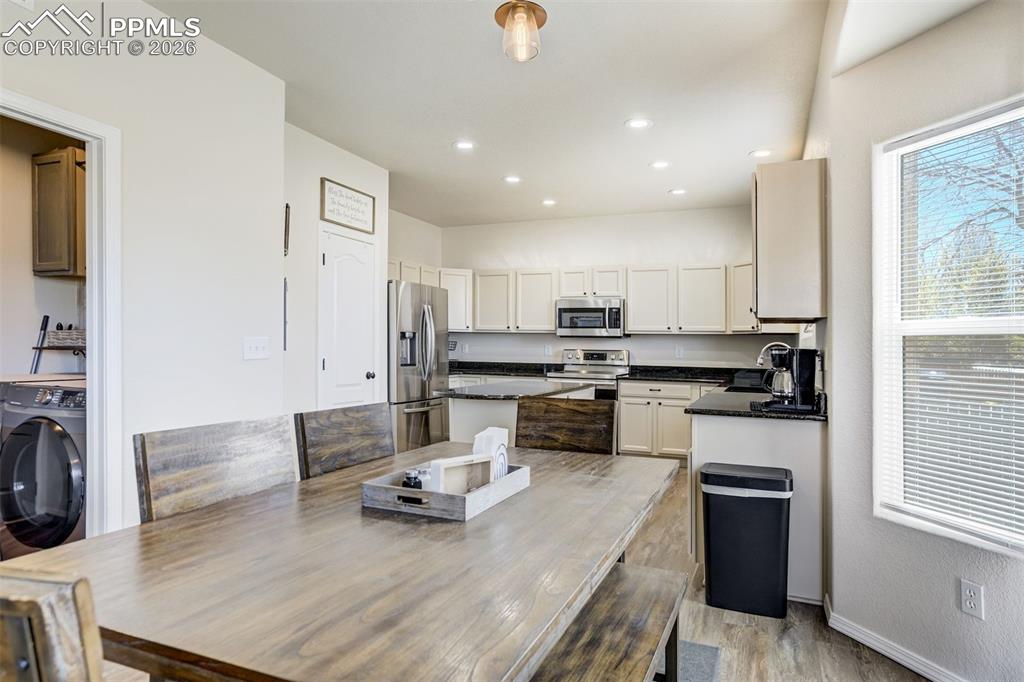 Image 11 of 47: Kitchen