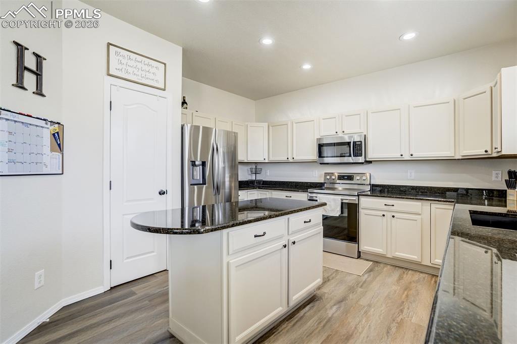 Image 12 of 47: Kitchen