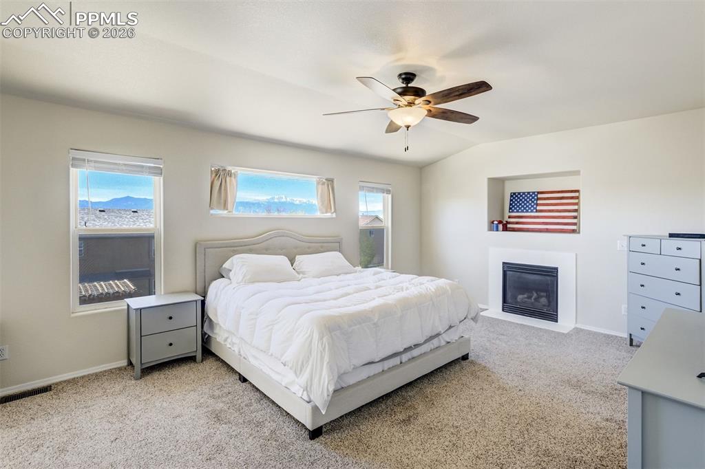 Image 19 of 47: Bedroom