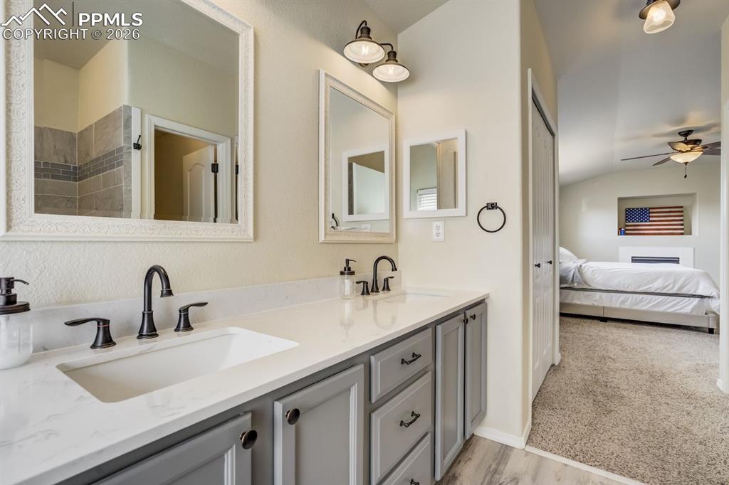 Image 24 of 47: Bathroom