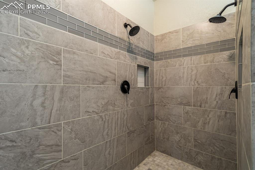 Image 26 of 47: Bathroom