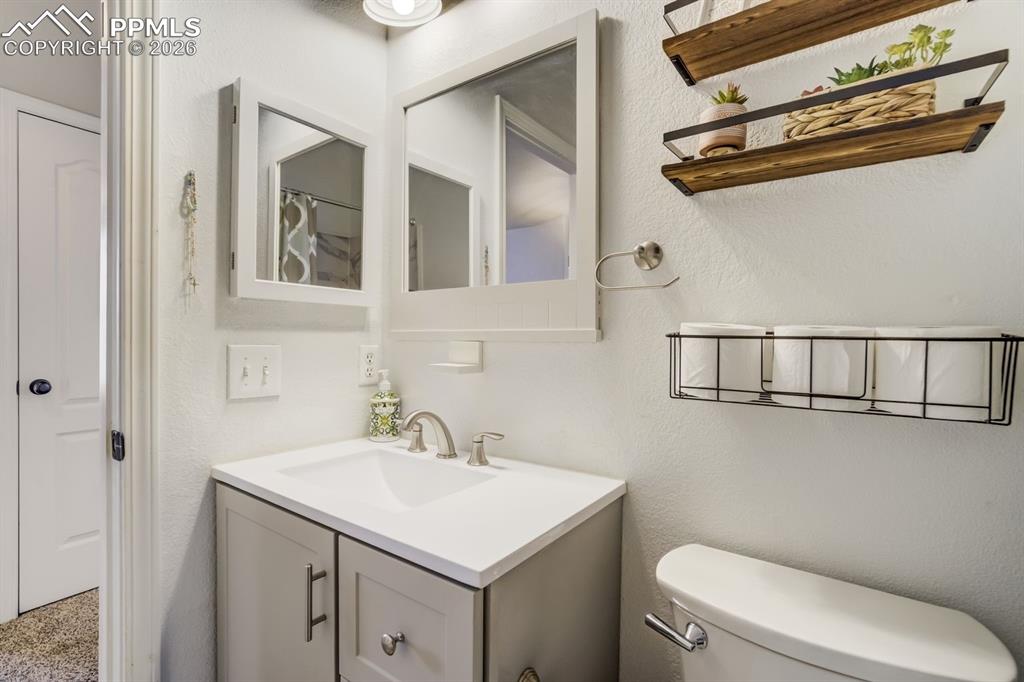 Image 29 of 47: Bathroom