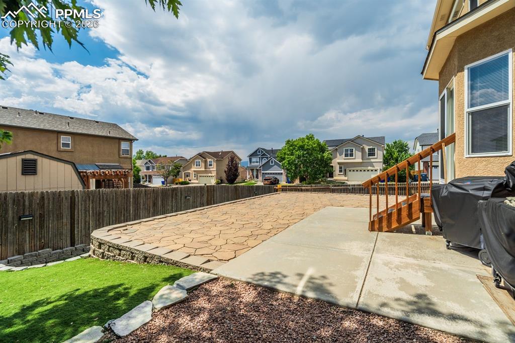 Image 44 of 47: Yard