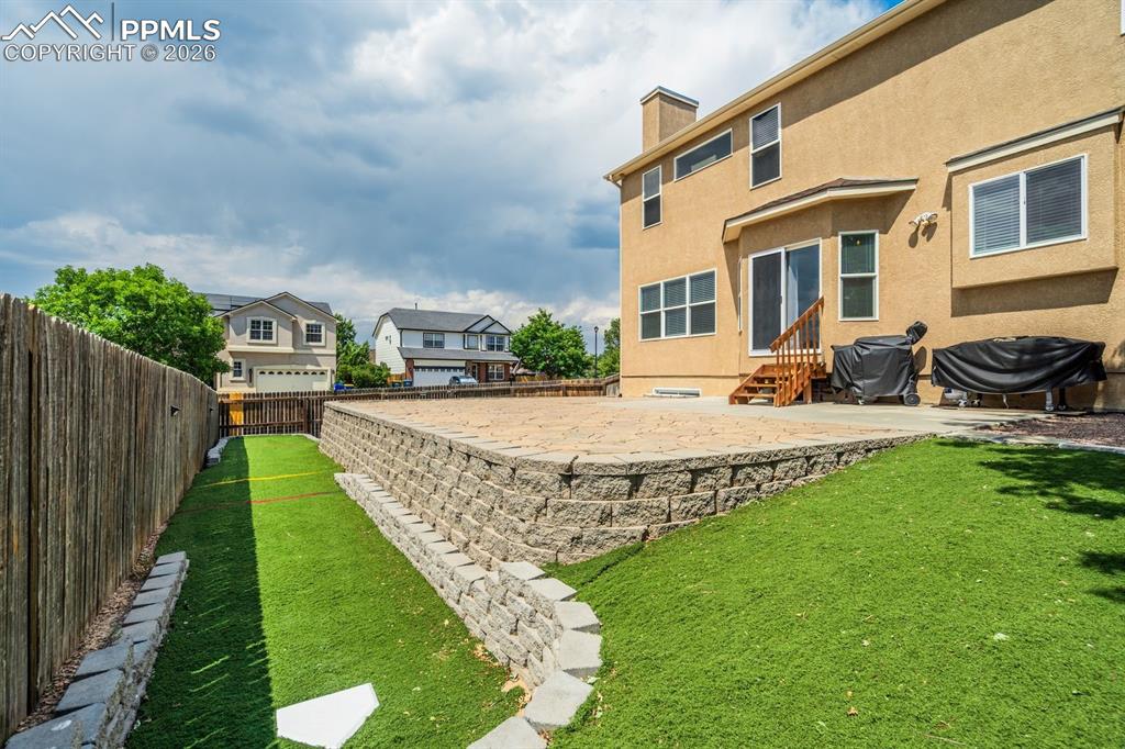 Image 45 of 47: Yard