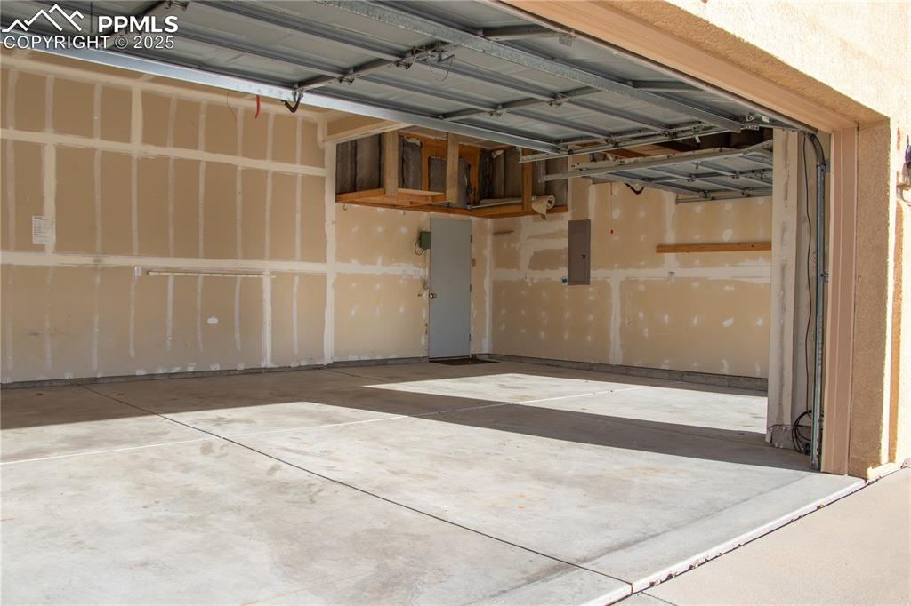 Image 29 of 31: Garage with electric panel