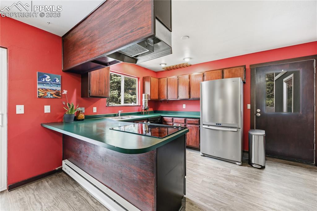 Image 13 of 38: Kitchen