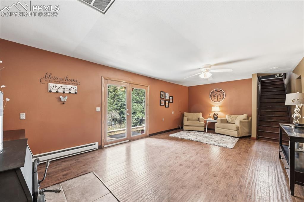 Image 22 of 38: Family Room