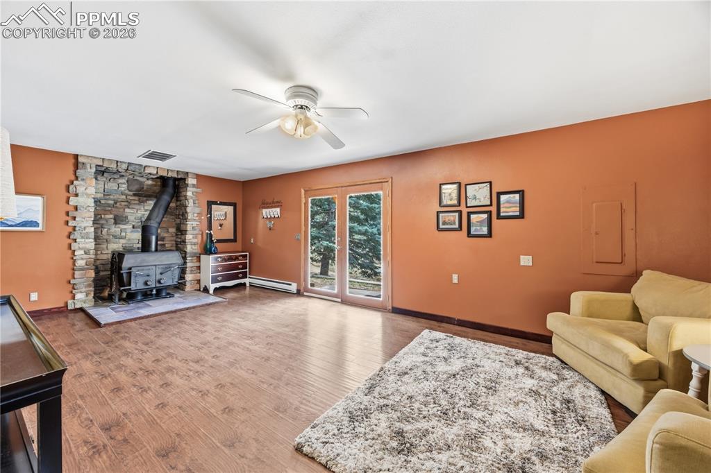 Image 24 of 38: Family Room