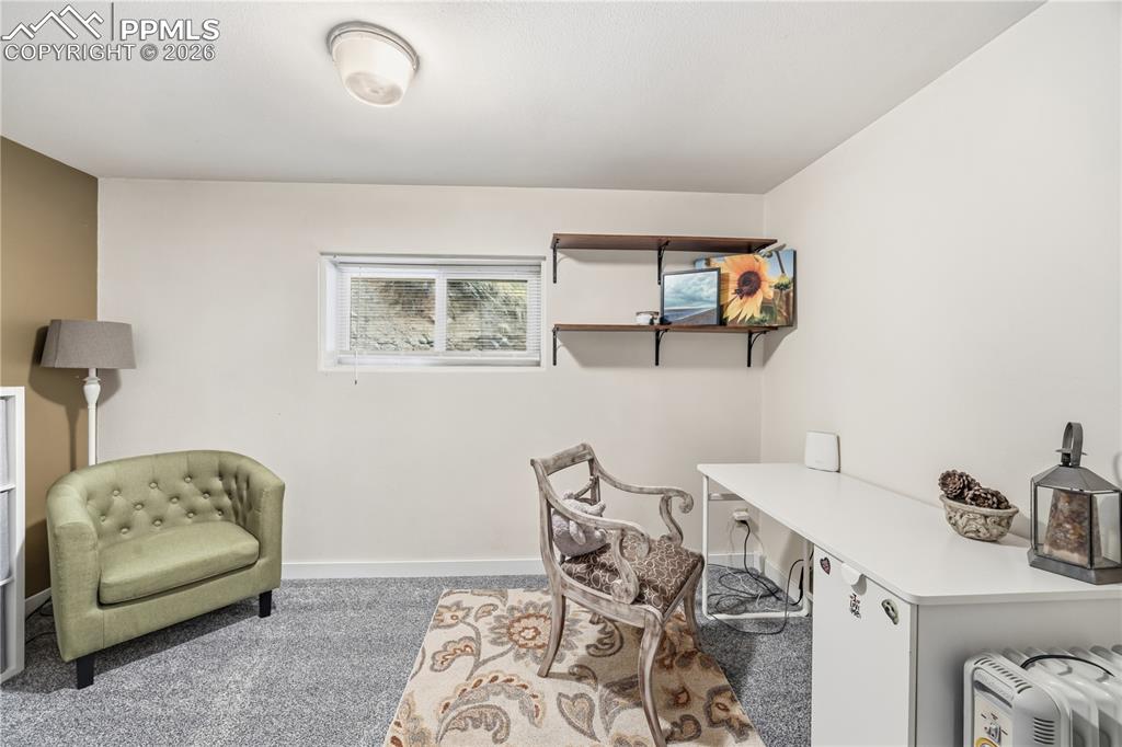 Image 25 of 38: Office