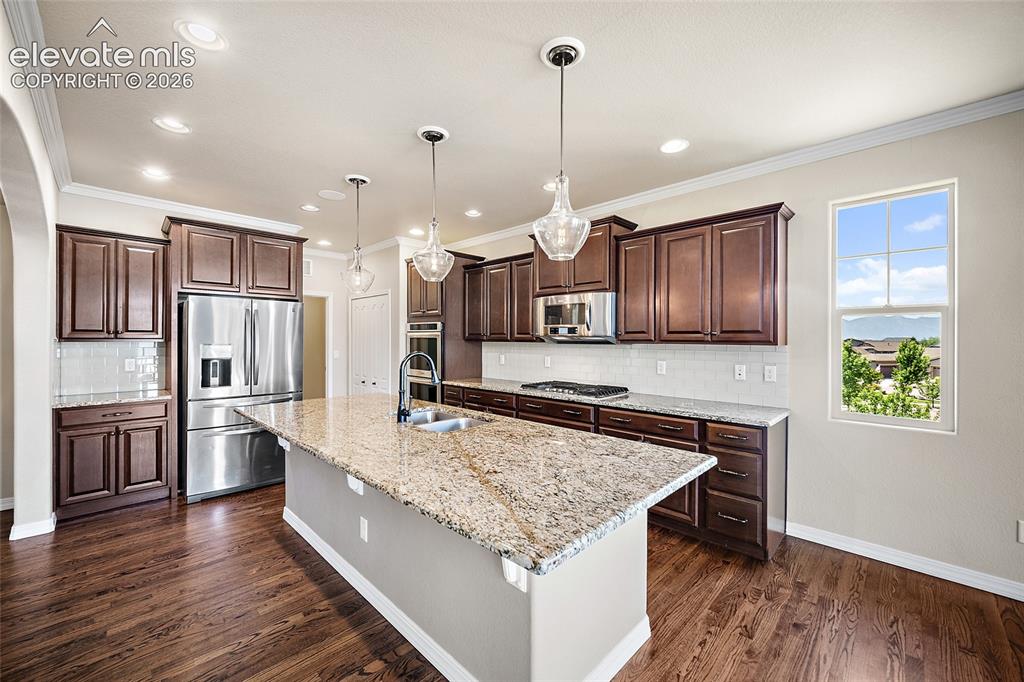 Image 8 of 50: Kitchen