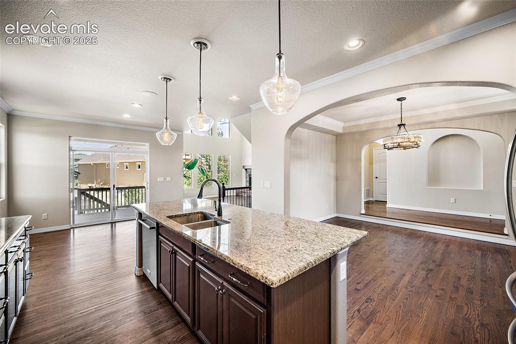 Image 9 of 50: Kitchen