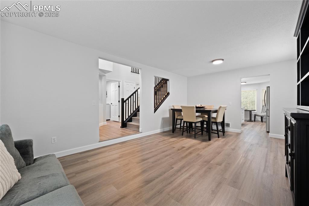 Image 16 of 50: Dining Area