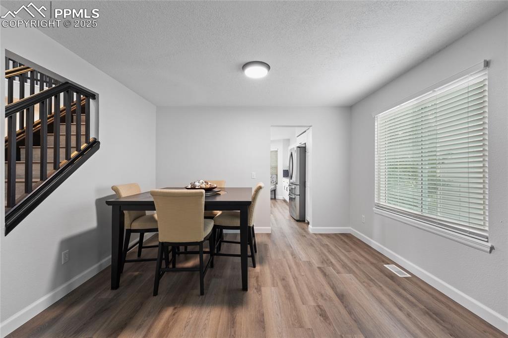 Image 17 of 50: Dining Area