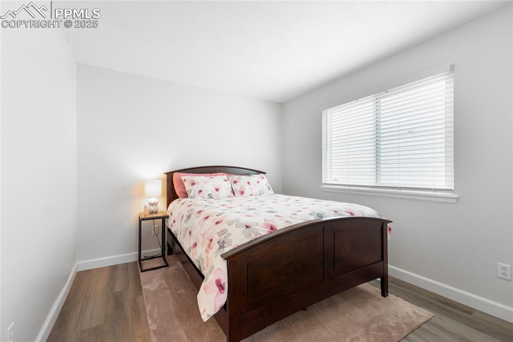 Image 18 of 50: Bedroom