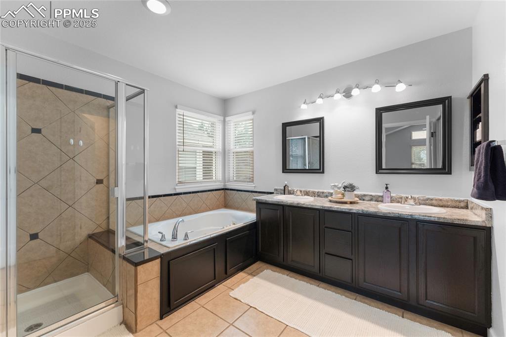 Image 27 of 50: Bathroom