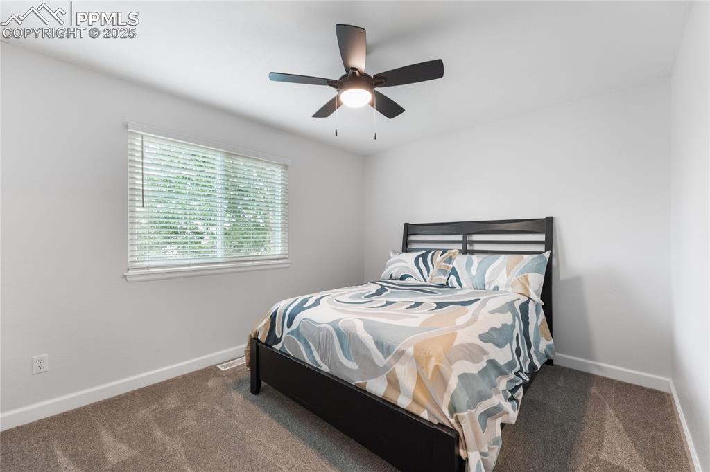 Image 30 of 50: Bedroom