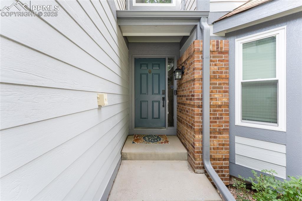 Image 5 of 50: Entry