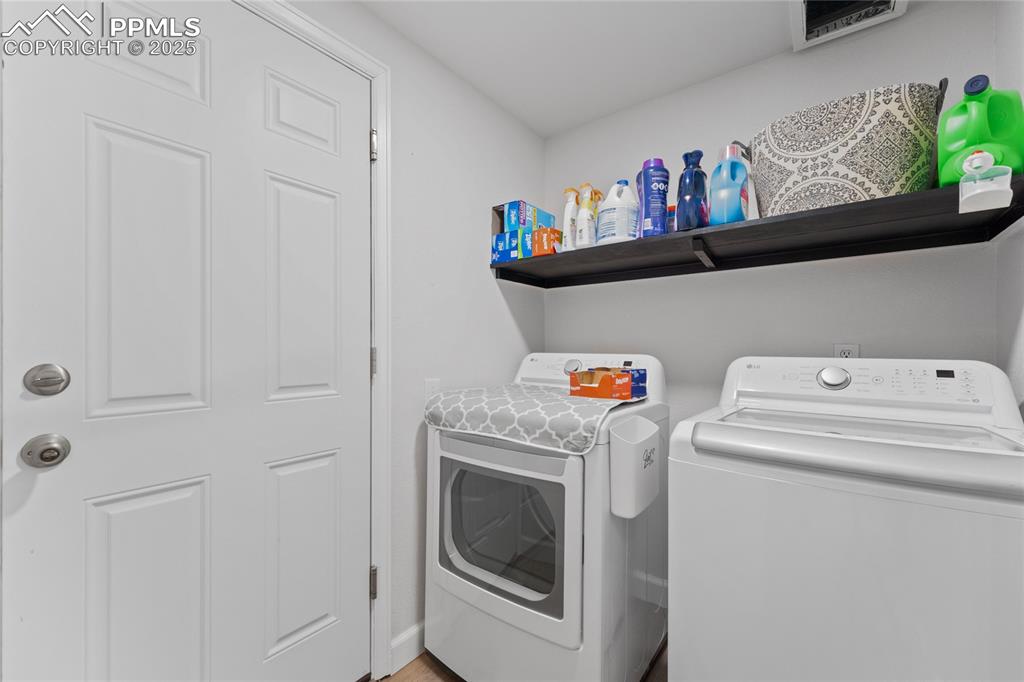 Image 7 of 50: Laundry