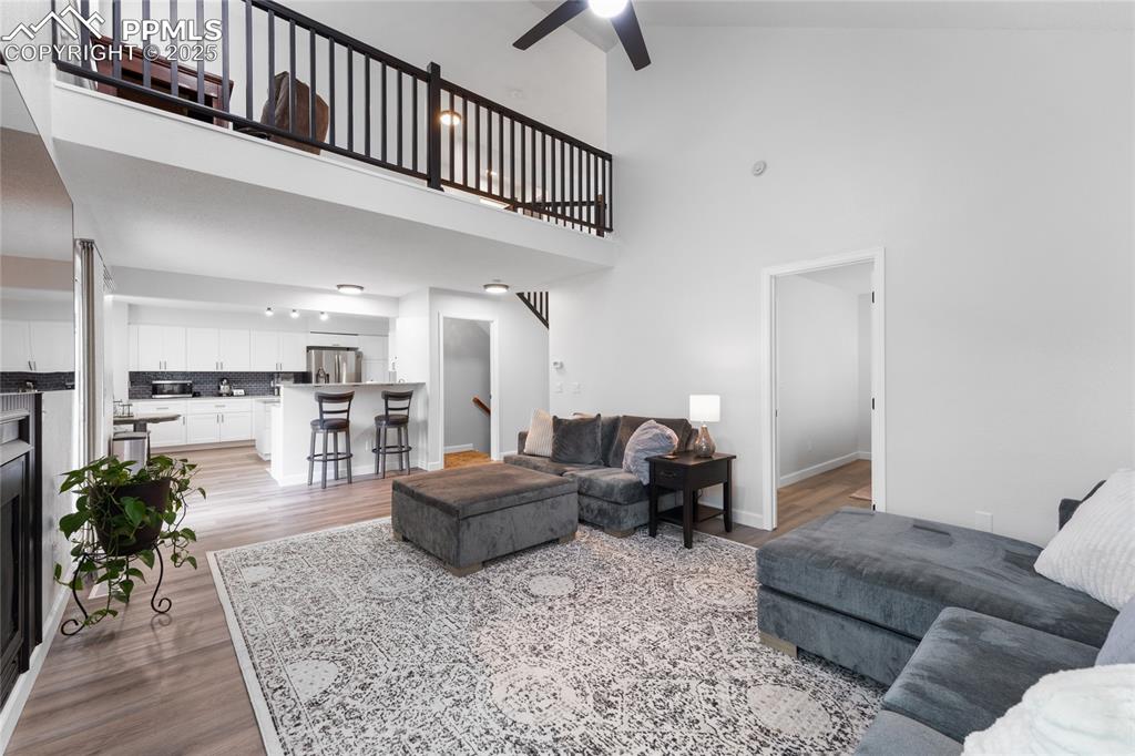 Image 9 of 50: Living Room